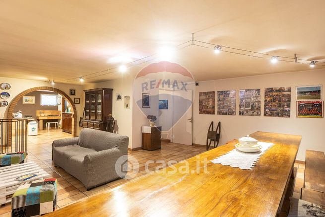 Villetta a schiera in residenziale in Via Vittime della Pertite 17