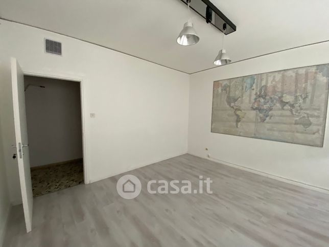Ufficio in commerciale in Viale Trieste 9