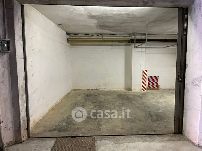 Box/posto auto in residenziale in Via Serra 1
