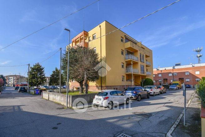 Appartamento in residenziale in Via Raffaele Santi 5