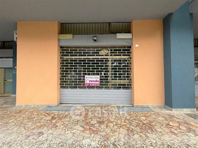 Attivitã /licenza (con o senza mura) in commerciale in Via Iacobello del Fiore