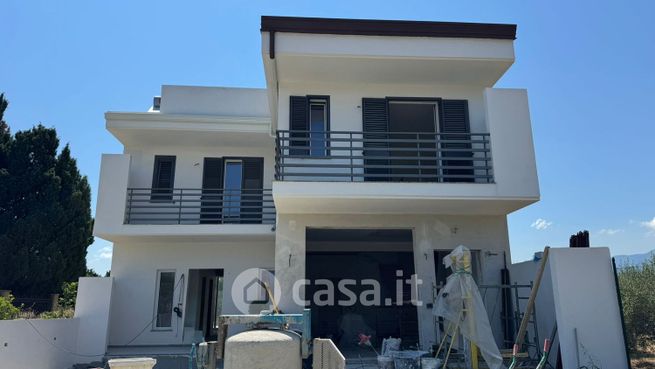 Villa in residenziale in Via Scaccia