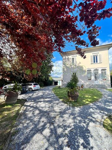 Villa in residenziale in 