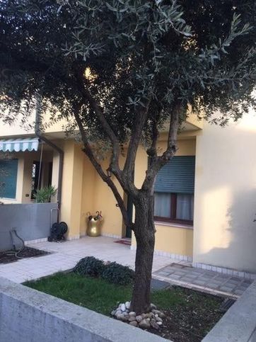 Villetta a schiera in residenziale in Via Scuole 6
