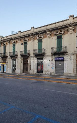 Capannone in commerciale in 