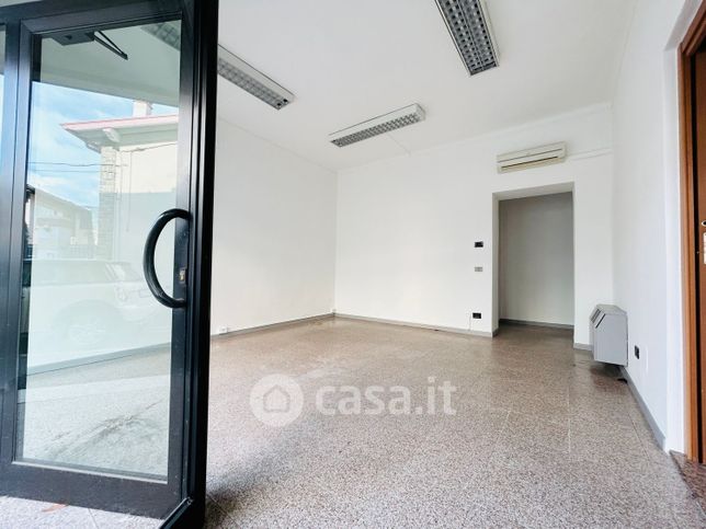 Ufficio in commerciale in Via 4 novembre 148
