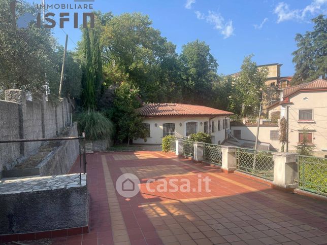 Villa in residenziale in Traversa Enrico Granata 2