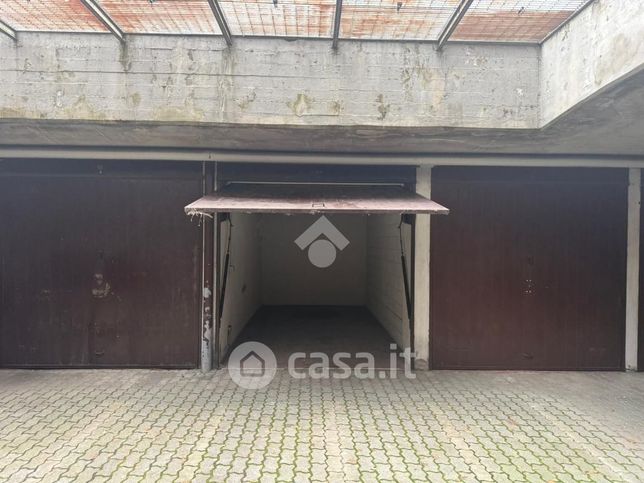 Box/posto auto in residenziale in Via Ferdinando Magellano 40