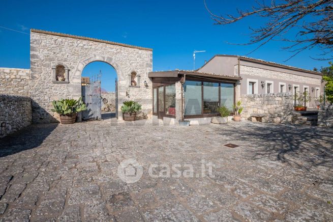Rustico/casale in residenziale in 