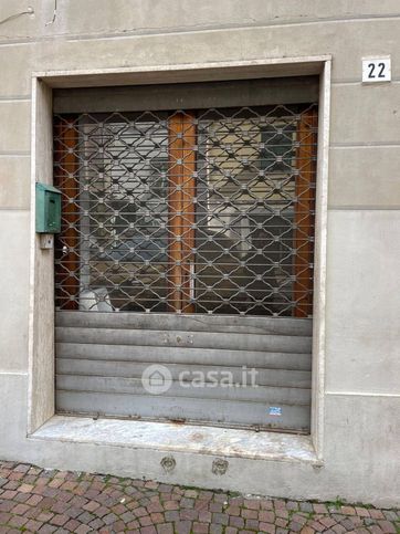 Capannone in commerciale in 