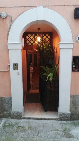 Casa indipendente in residenziale in Via Martiri Pennesi