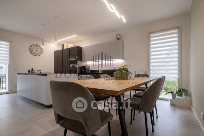 Casa bi/trifamiliare in residenziale in Via Madonna