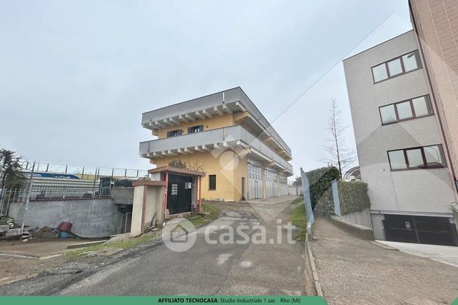 Ufficio in commerciale in Via Legnano 8
