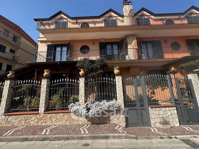 Villa in residenziale in Via Benvenuto Cellini 9