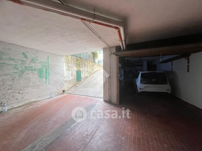 Garage/posto auto in residenziale in Via del Fosso Secco 5