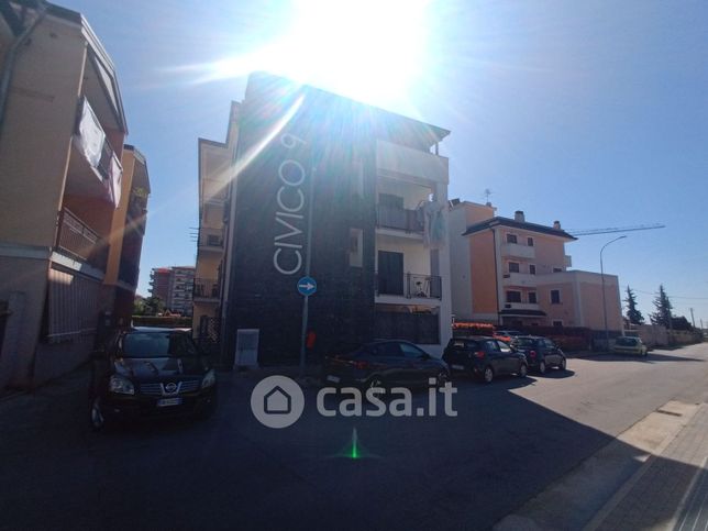 Box/posto auto in residenziale in Via Cristoforo Colombo 9