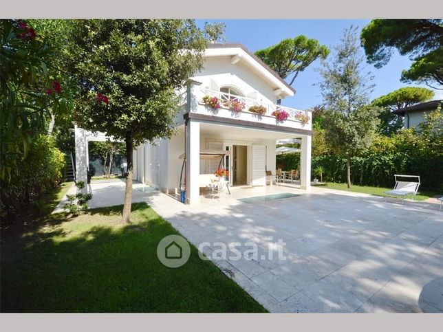 Villa in residenziale in Via A. Ponchielli