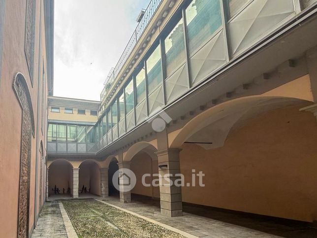 Ufficio in commerciale in Via San Giovanni 38