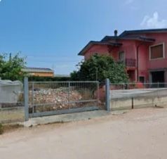 Casa bi/trifamiliare in residenziale in Via Dante Bertini