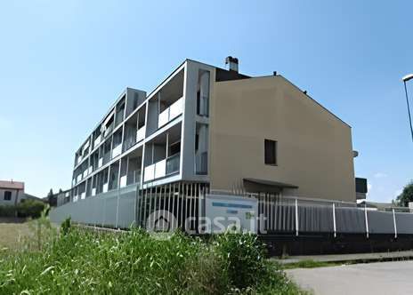 Box/posto auto in residenziale in Via Dottor Fausto Scaccabarozzi 6