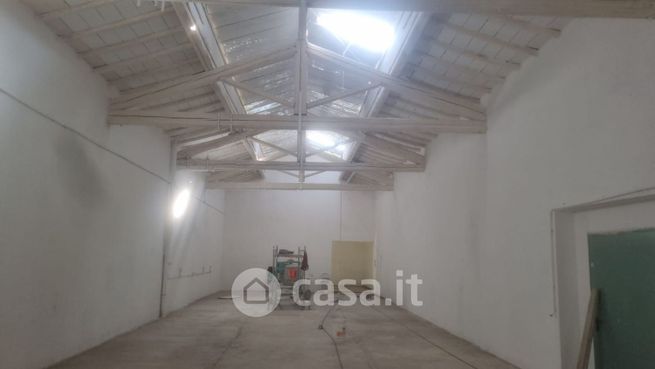 Capannone in commerciale in Via Fiorenzo Favini