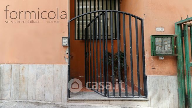 Ufficio in commerciale in Via Poli
