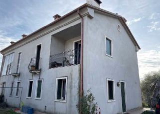 Casa bi/trifamiliare in residenziale in Via Covolo Alto