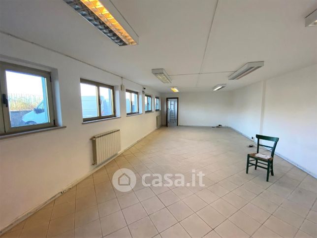 Ufficio in commerciale in Via Sottomonte 57