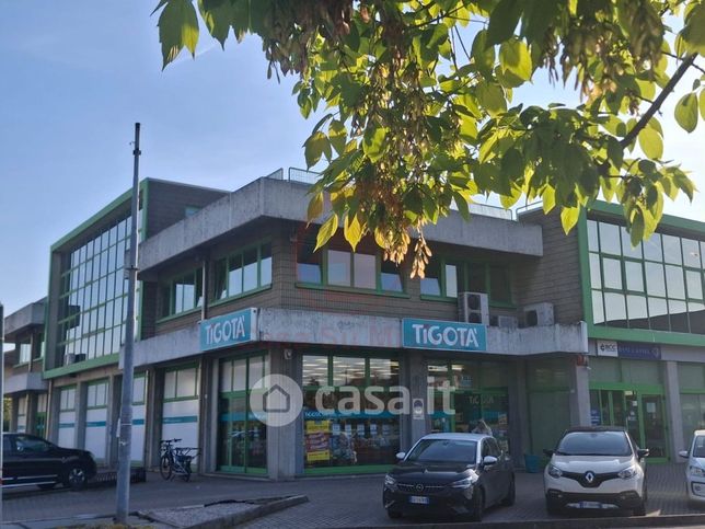 Ufficio in commerciale in Via Monte Sabotino