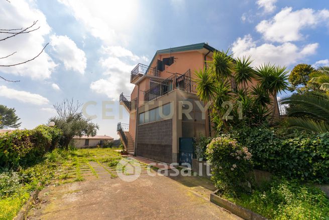 Casa bi/trifamiliare in residenziale in Via Benedetto Croce 6