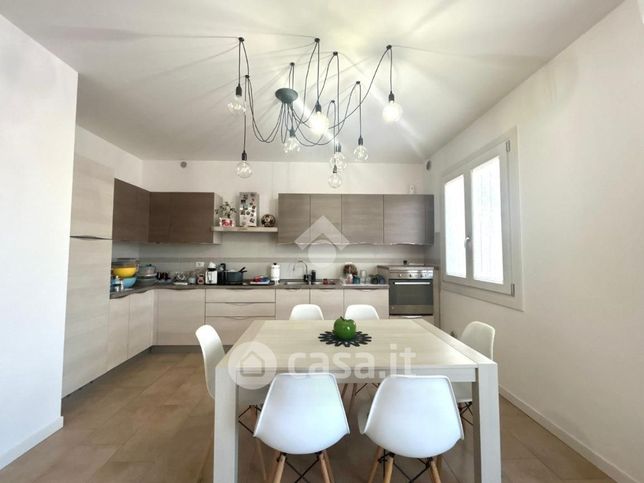 Appartamento in residenziale in Viale Italia 106