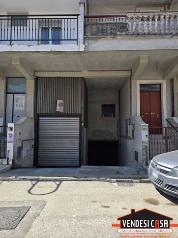 Box/posto auto in residenziale in Via V. Bachelet 1 -13