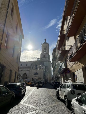 Negozio/locale commerciale in commerciale in Via dell'Arcivescovado