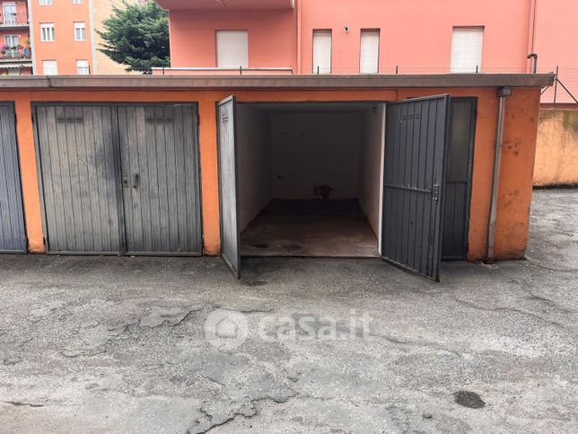 Garage/posto auto in residenziale in Via Giuseppe Rossi