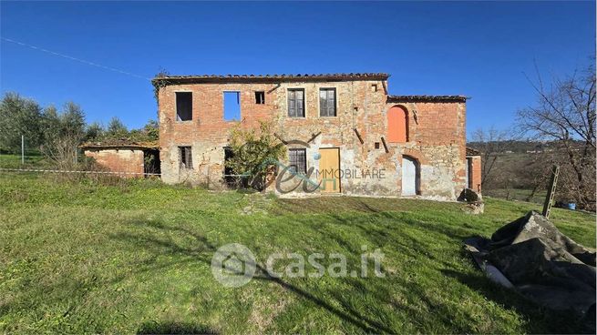 Rustico/casale in residenziale in Via di Montecarlo 3