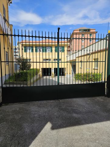 Box/posto auto in residenziale in Via Cesare Battisti 23