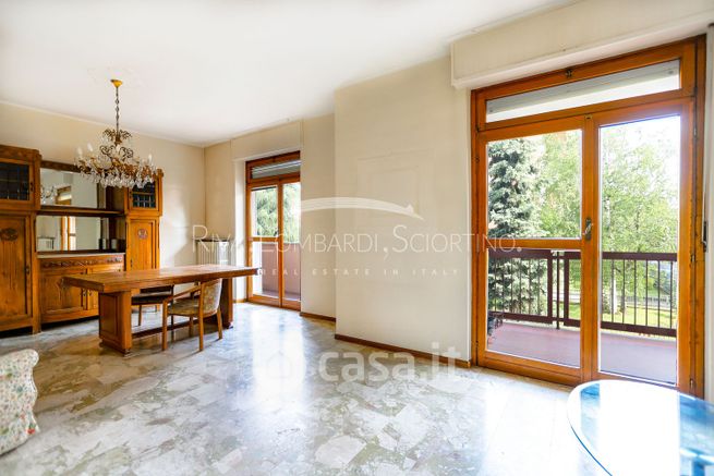 Appartamento in residenziale in Via Ugo Foscolo 4