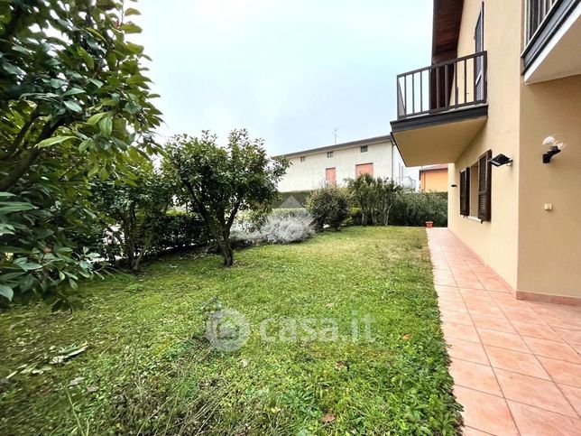 Appartamento in residenziale in Via Valtenesi 1