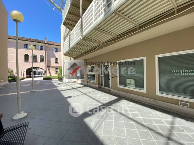 Ufficio in commerciale in 