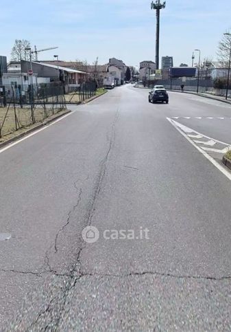 Capannone in commerciale in Via Lisiade Pedroni