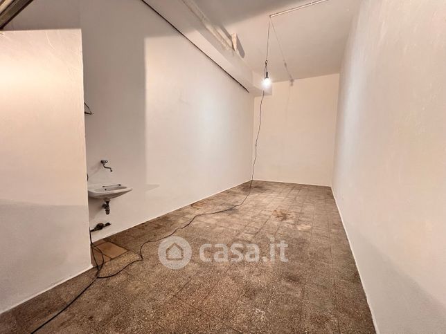 Box/posto auto in residenziale in Via Dottor G. Camassa 2 /4