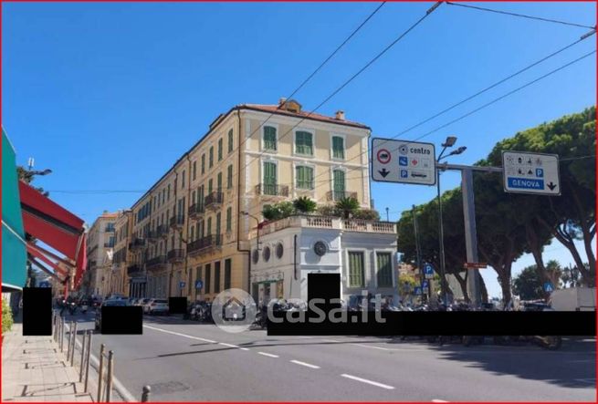 Garage/posto auto in residenziale in Via Nino Bixio 3