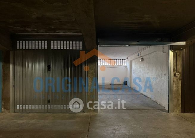 Box/posto auto in residenziale in Via Roberto Ardigò