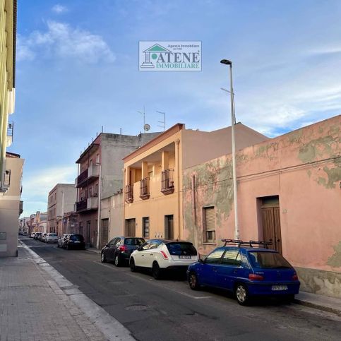 Casa indipendente in residenziale in Via Luigi Merello 20