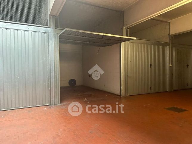 Garage/posto auto in residenziale in Via Figlie dei Militari 1