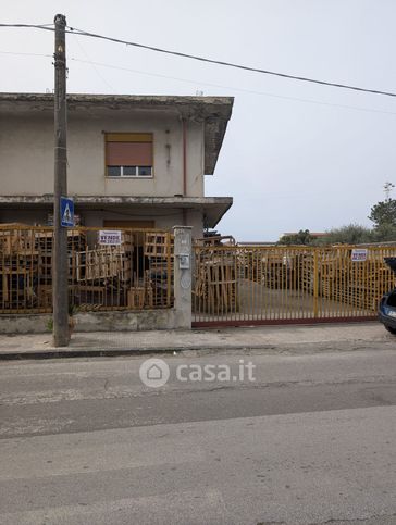 Capannone in commerciale in Via Milite Ignoto 62