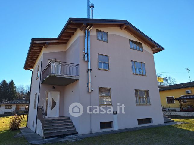 Casa indipendente in residenziale in Strada di Cortina 13