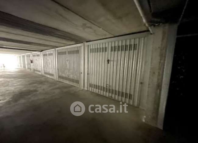 Box/posto auto in residenziale in Via San Francesco D'Assisi 6