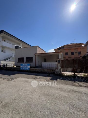 Casa indipendente in residenziale in Via Maiella 14