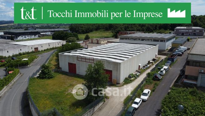 Capannone in commerciale in Via dell'Industria 8